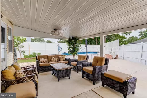 Exterior - 7704 Princess Pl, Pasadena, MD 21122 photo 4 of 10