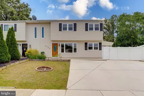 7704 Princess Pl, Pasadena, MD 21122