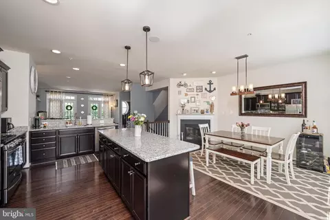Entry Way - 341 Hersden Ln, Arnold, MD 21012 photo 5 of 6
