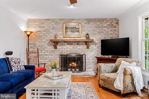 Living - 2646 Shadow Cv, Annapolis, MD 21401 photo 2 of 2