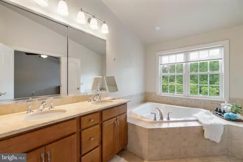 Bath - 7726 Terraview Ct, Hanover, MD 21076 photo 3 of 4