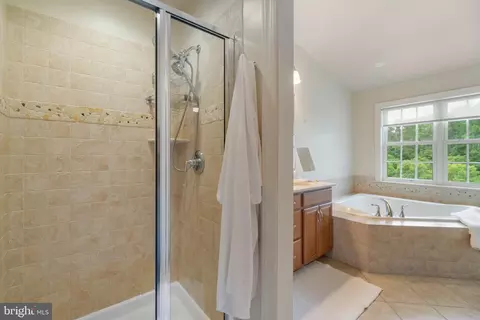 Bath - 7726 Terraview Ct, Hanover, MD 21076 photo 2 of 4