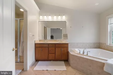 Bath - 7726 Terraview Ct, Hanover, MD 21076 photo 1 of 4