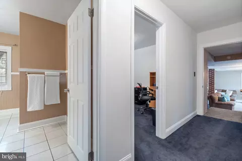 Entry Way - 5908 Lynbrook Rd, Brooklyn, MD 21225 photo 3 of 6