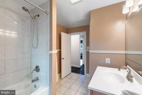 Entry Way - 5908 Lynbrook Rd, Brooklyn, MD 21225 photo 4 of 6
