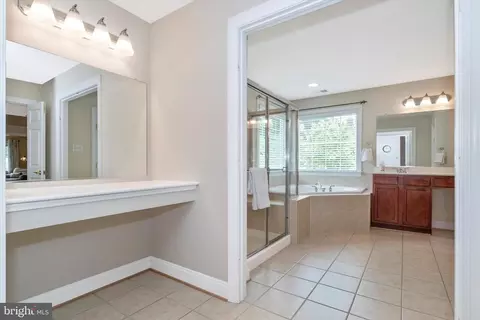 Entry Way - 1637 Braid Hills Dr, Pasadena, MD 21122 photo 5 of 6