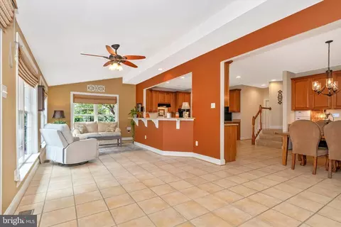 Entry Way - 1637 Braid Hills Dr, Pasadena, MD 21122 photo 4 of 6