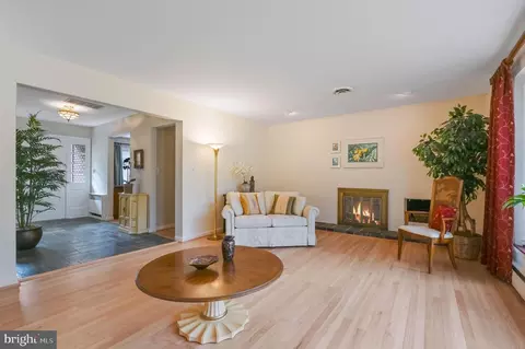 Living - 1037 Placid Ct, Arnold, MD 21012 photo 4 of 4