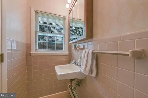 Bath - 1037 Placid Ct, Arnold, MD 21012 photo 1 of 5