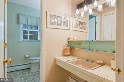 Bath - 1037 Placid Ct, Arnold, MD 21012 photo 2 of 5