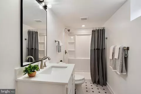 Bath - 173 Meadow Rd, Pasadena, MD 21122 photo 3 of 4