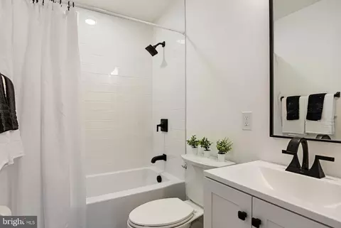 Bath - 173 Meadow Rd, Pasadena, MD 21122 photo 1 of 4