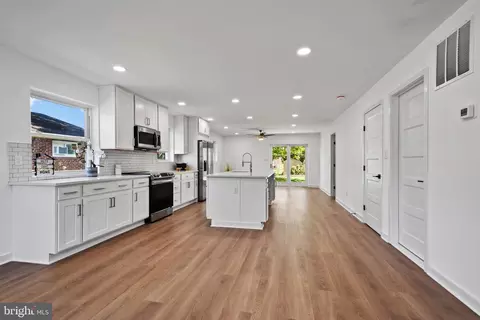 Entry Way - 173 Meadow Rd, Pasadena, MD 21122 photo 1 of 9