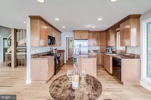 Kitchen - 2930 Edgewater Dr, Edgewater, MD 21037 photo 3 of 10