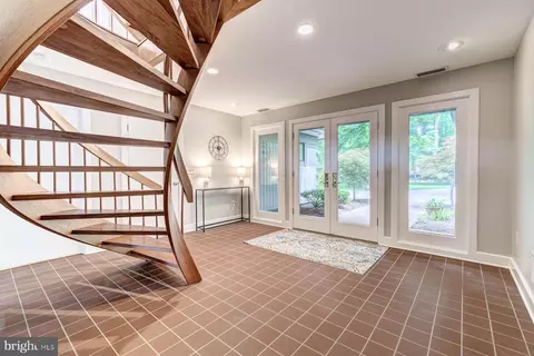 Entry Way - 2930 Edgewater Dr, Edgewater, MD 21037 photo 2 of 14