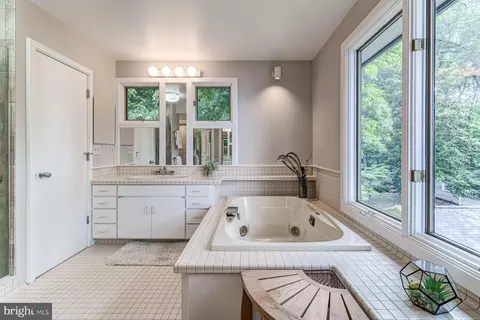 Bath - 2930 Edgewater Dr, Edgewater, MD 21037 photo 4 of 6