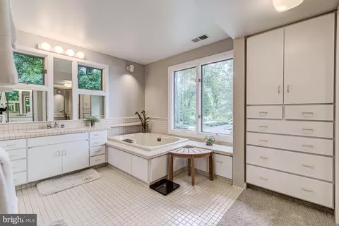 Bath - 2930 Edgewater Dr, Edgewater, MD 21037 photo 2 of 6