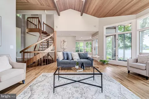 Living - 2930 Edgewater Dr, Edgewater, MD 21037 photo 5 of 8