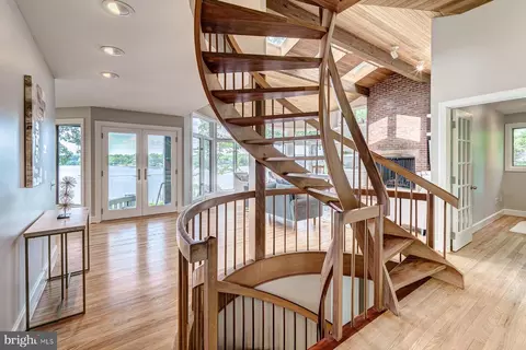 Entry Way - 2930 Edgewater Dr, Edgewater, MD 21037 photo 8 of 14