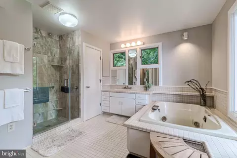 Bath - 2930 Edgewater Dr, Edgewater, MD 21037 photo 3 of 6