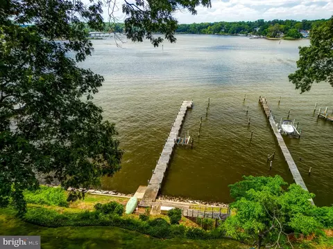 View/Area - 2930 Edgewater Dr, Edgewater, MD 21037 photo 3 of 12
