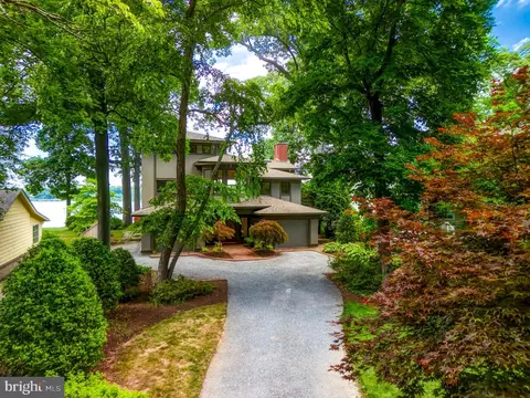 Exterior - 2930 Edgewater Dr, Edgewater, MD 21037 photo 23 of 26