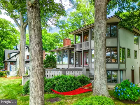 Exterior - 2930 Edgewater Dr, Edgewater, MD 21037 photo 6 of 26