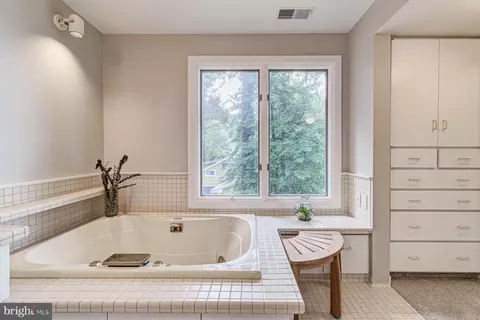 Bath - 2930 Edgewater Dr, Edgewater, MD 21037 photo 5 of 6