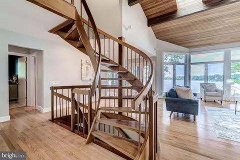 Entry Way - 2930 Edgewater Dr, Edgewater, MD 21037 photo 7 of 14