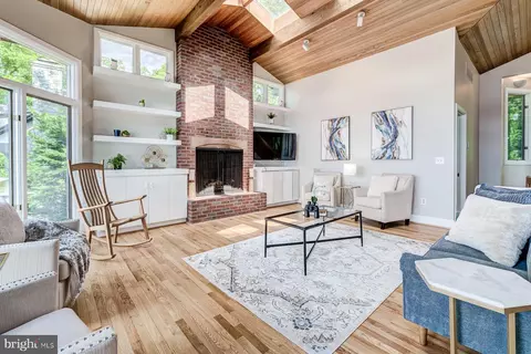 Living - 2930 Edgewater Dr, Edgewater, MD 21037 photo 7 of 8
