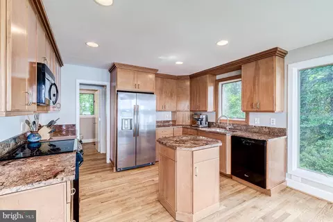 Kitchen - 2930 Edgewater Dr, Edgewater, MD 21037 photo 5 of 10
