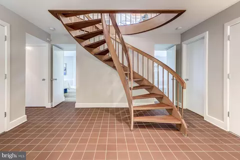 Entry Way - 2930 Edgewater Dr, Edgewater, MD 21037 photo 5 of 14