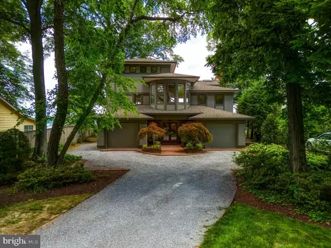 Exterior - 2930 Edgewater Dr, Edgewater, MD 21037 photo 3 of 26