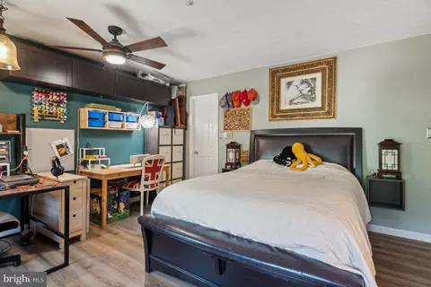 Bedroom - 2550 Windy Oak Ct, Crofton, MD 21114 photo 2 of 4