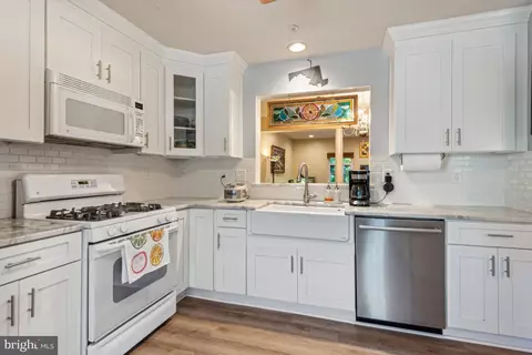 Kitchen - 2550 Windy Oak Ct, Crofton, MD 21114 photo 2 of 3