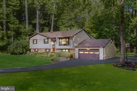 2126 Hallmark Dr, Gambrills, MD 21054