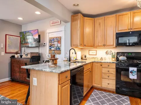 Kitchen - 114 Conduit St, Annapolis, MD 21401 photo 2 of 4