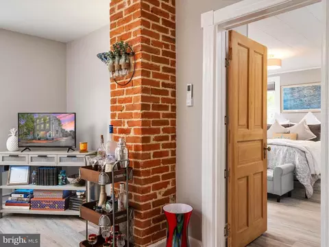 Entry Way - 114 Conduit St, Annapolis, MD 21401 photo 3 of 4