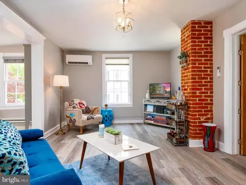 Living - 114 Conduit St, Annapolis, MD 21401 photo 2 of 3