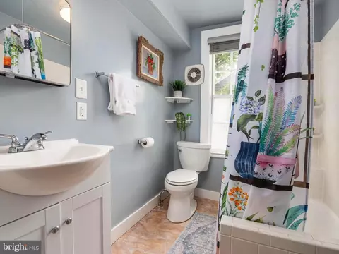 Bath - 114 Conduit St, Annapolis, MD 21401 photo 2 of 3