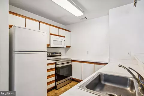 40 E Hearthstone Ct #E, Annapolis, MD 21403 photo 10