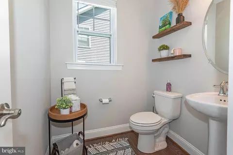 Entry Way - 552 Broadneck Rd, Annapolis, MD 21409 photo 13 of 25