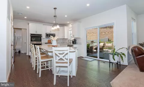 Entry Way - 552 Broadneck Rd, Annapolis, MD 21409 photo 8 of 25