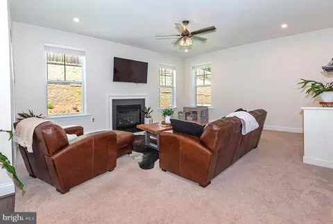 Living - 552 Broadneck Rd, Annapolis, MD 21409 photo 2 of 2