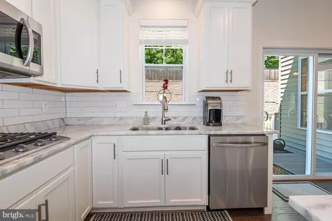 Kitchen - 552 Broadneck Rd, Annapolis, MD 21409 photo 4 of 5