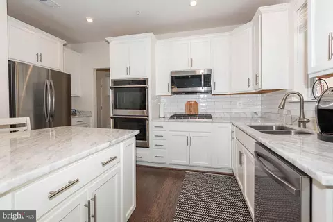 Kitchen - 552 Broadneck Rd, Annapolis, MD 21409 photo 3 of 5