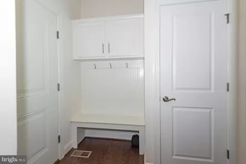 Entry Way - 552 Broadneck Rd, Annapolis, MD 21409 photo 14 of 25