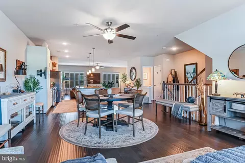 Entry Way - 551 Leftwich Ln, Annapolis, MD 21401 photo 6 of 9