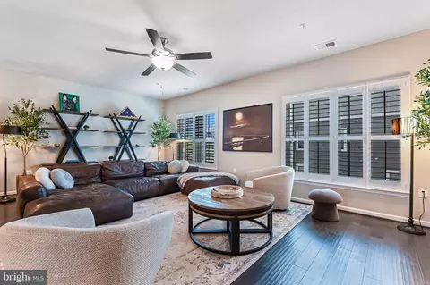 Living - 551 Leftwich Ln, Annapolis, MD 21401 photo 1 of 3