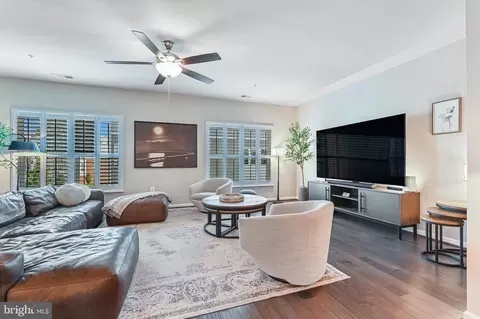 Living - 551 Leftwich Ln, Annapolis, MD 21401 photo 2 of 3